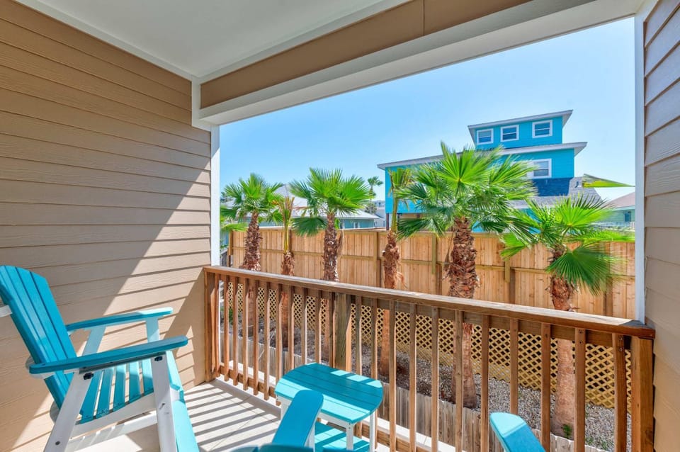 Cajun Shrimp Min to Beach Resort Pool & Slide Apartment in Port Aransas