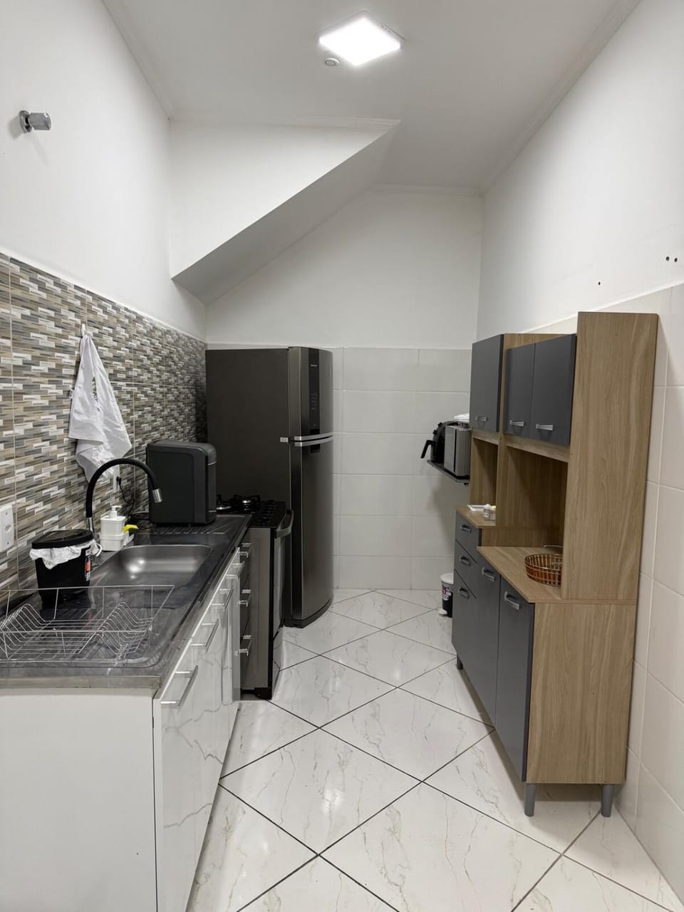Coffee/tea facilities, Kitchen or kitchenette, microwave, minibar, oven, stove