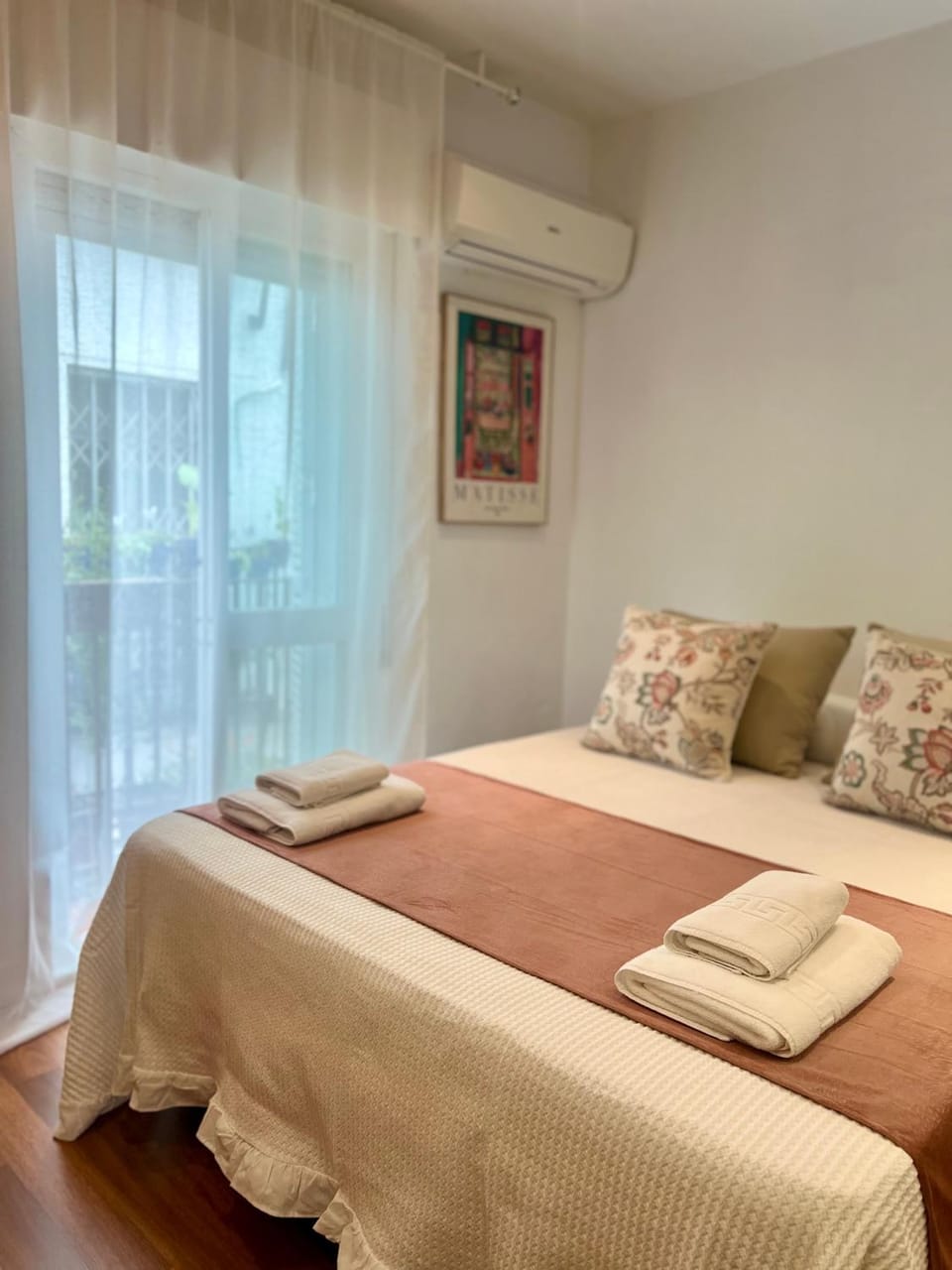 Bed, Photo of the whole room, Bedroom, towels, air conditioner