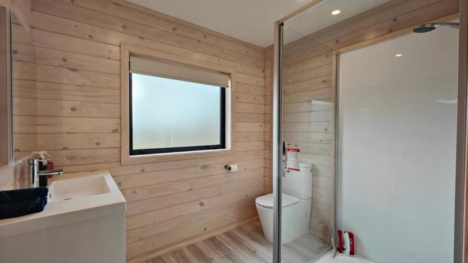 Luxe on the Lake Front House in Te Anau