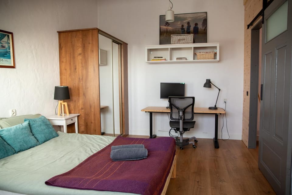 Bed, Photo of the whole room, Seating area, Bedroom