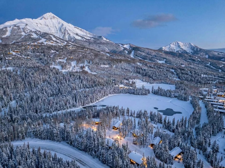 Ulerys Lake Cabin Hot Tub & Mountain Views Cabin in Big Sky