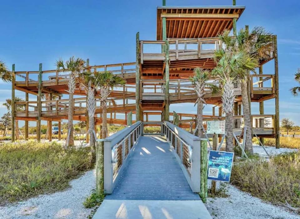 Marina Setting - Pets Welcome - Sleeps 4 House in Apollo Beach