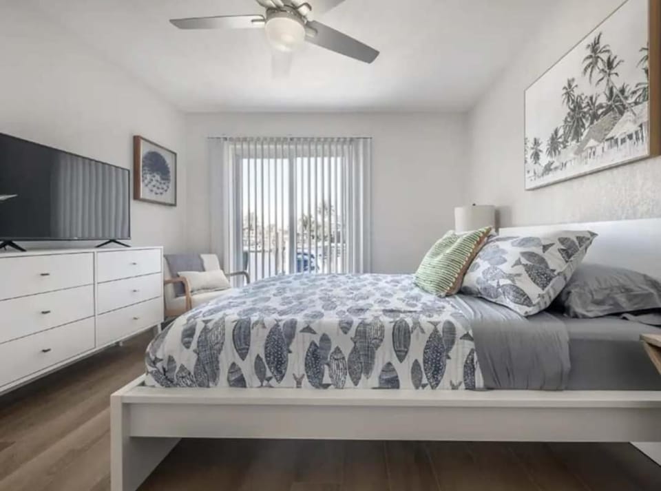 Waterfront-Family & Pet Friendly for 6 House in Apollo Beach