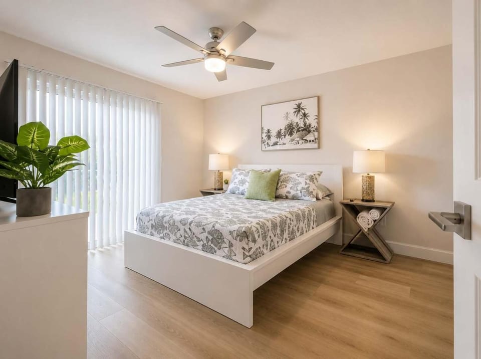 Waterfront-Family & Pet Friendly for 6 House in Apollo Beach