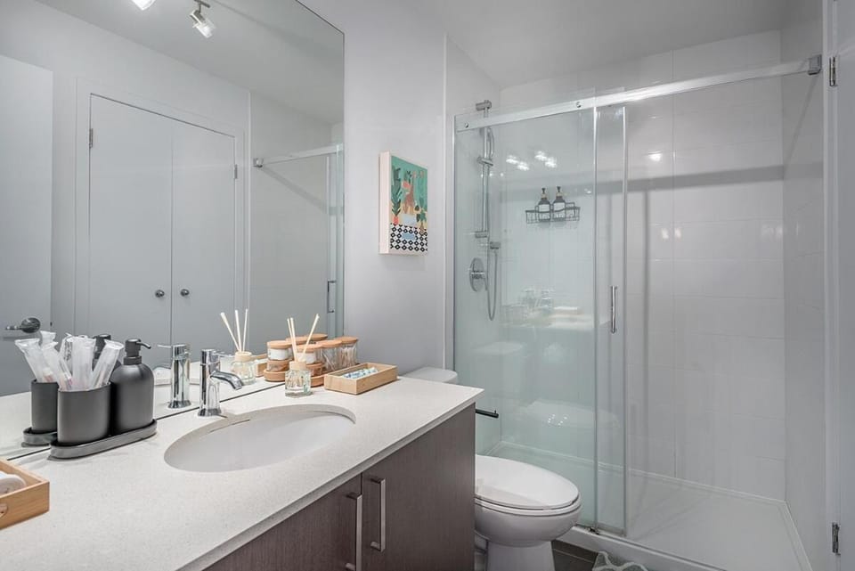 Shower, Toilet, Bathroom, towels