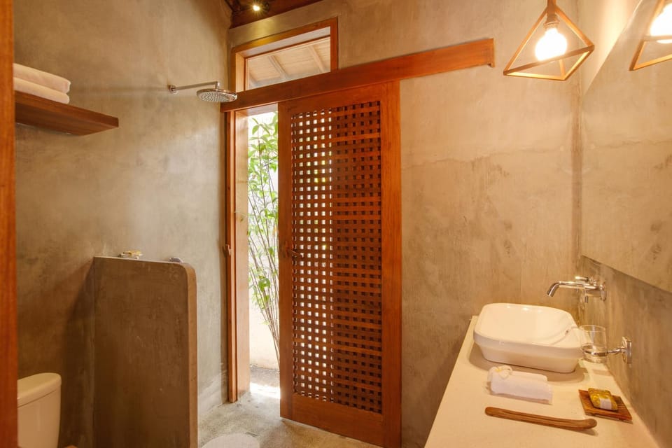 Day, Bathroom