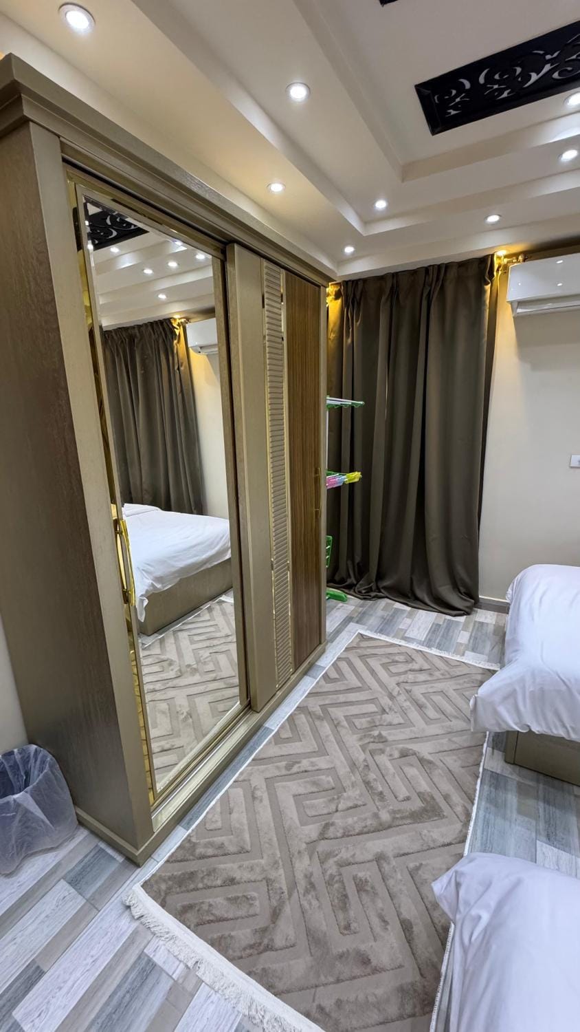 شقه فاخره بالدقي Apartment in Egypt