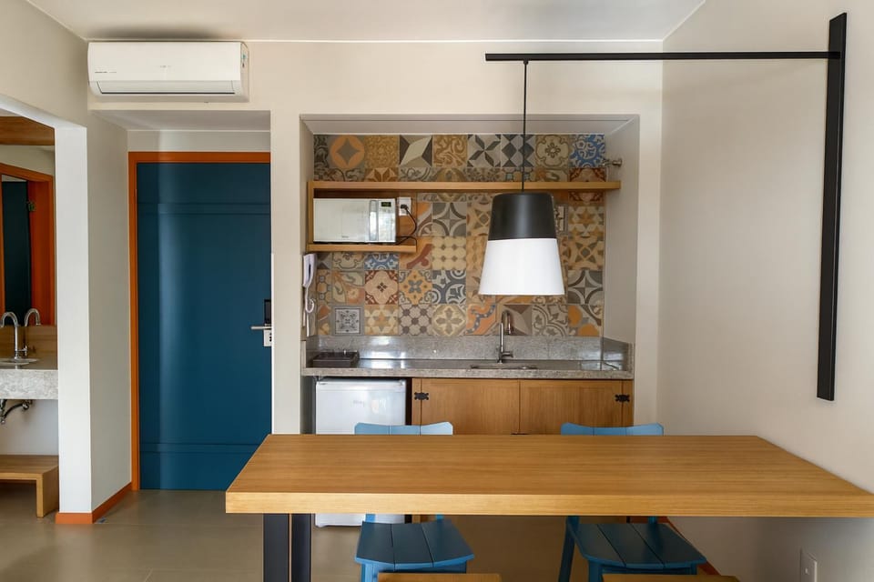 Kitchen or kitchenette, Dining area, air conditioner