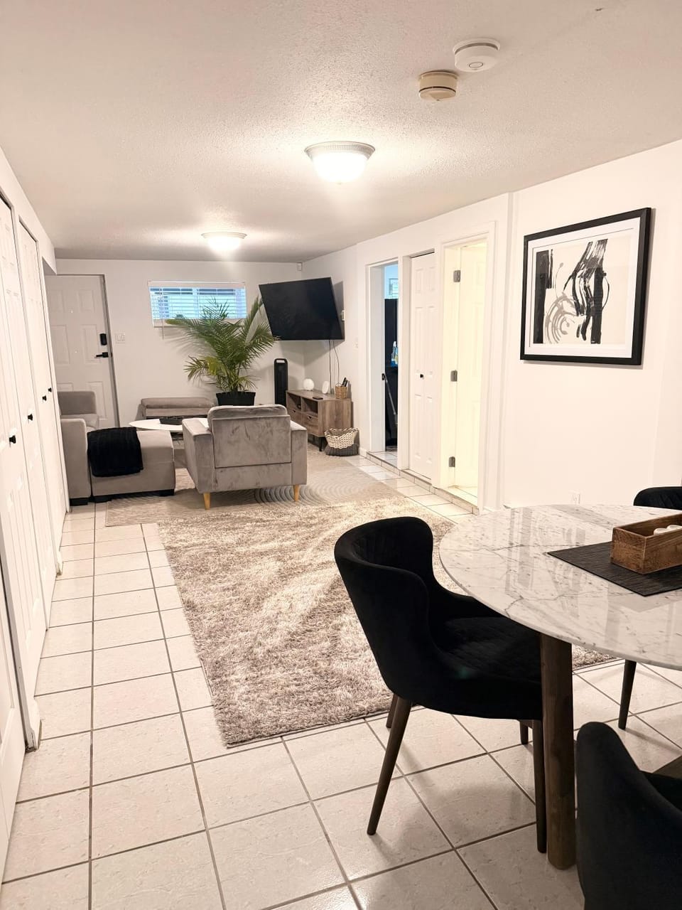 TV and multimedia, Living room, Seating area, Dining area