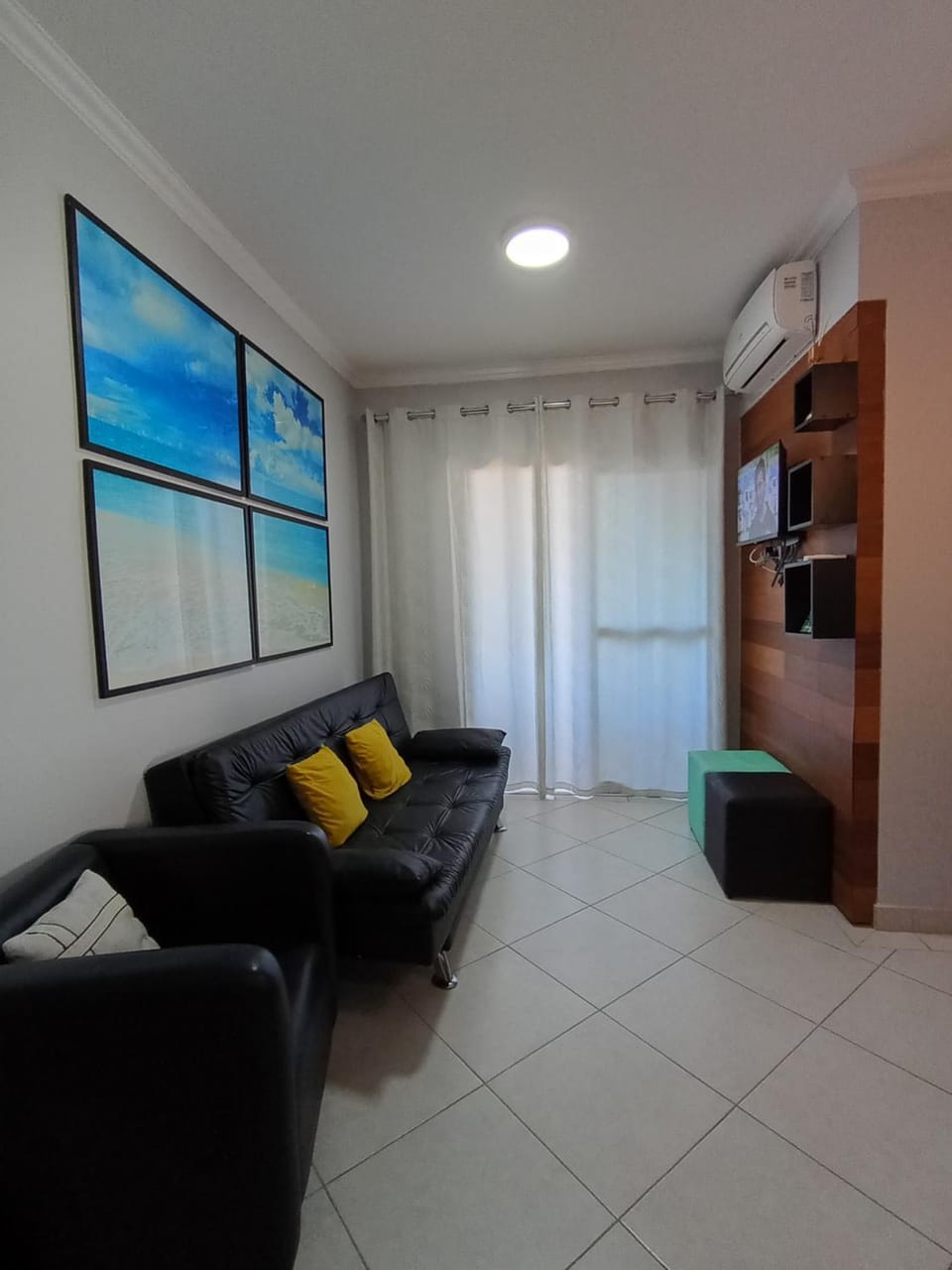 Communal lounge/ TV room, TV and multimedia, Living room, air conditioner