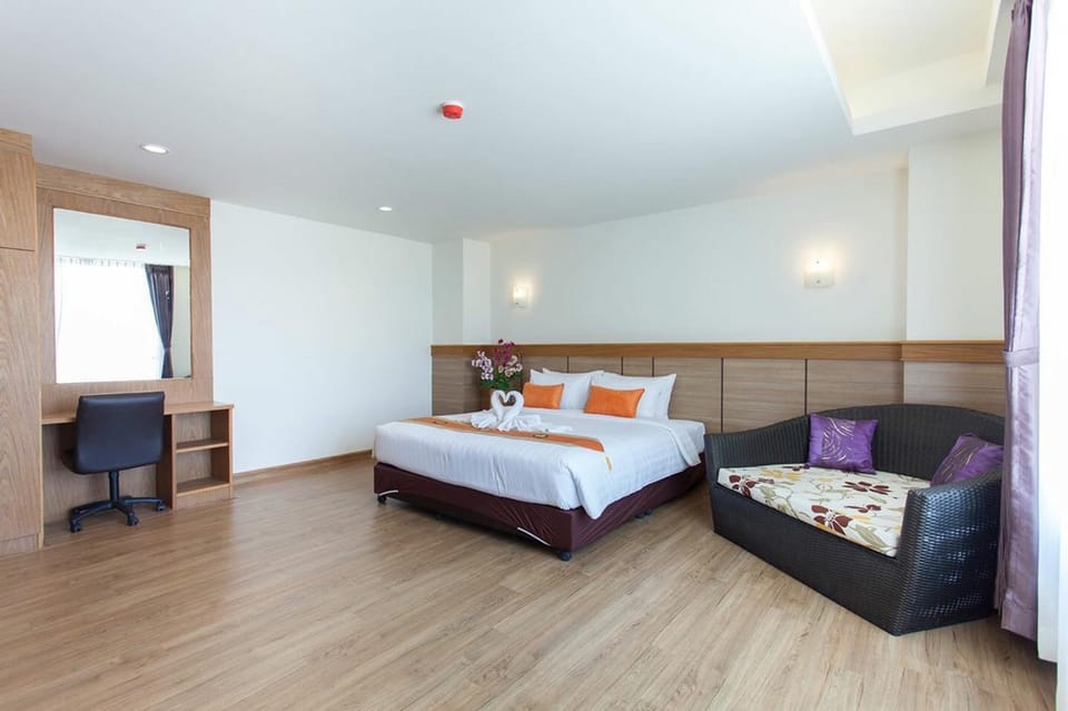 Photo of the whole room, Decorative detail, Bedroom