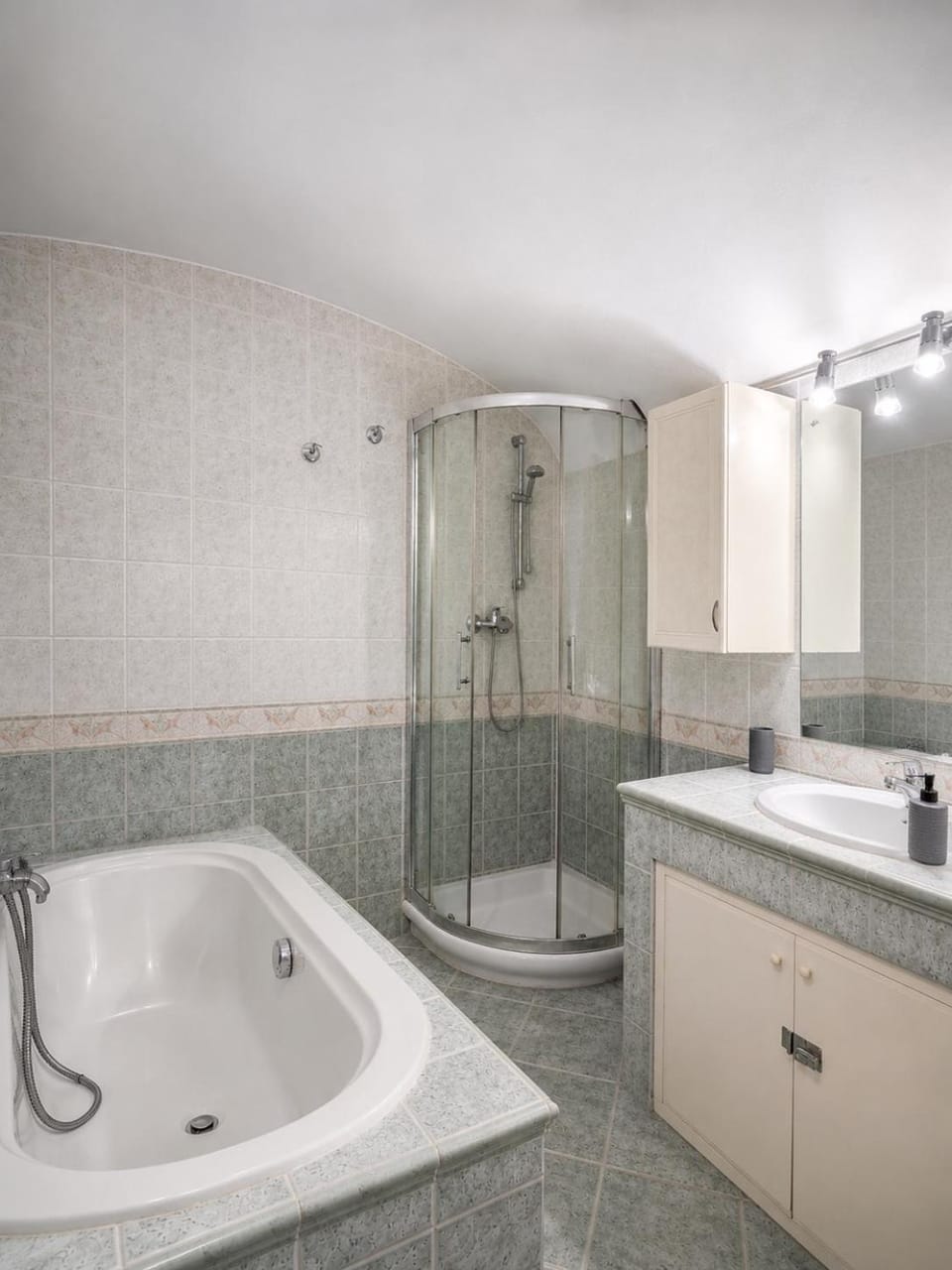 Shower, Bath
