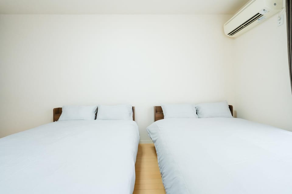 Bed, Photo of the whole room, Bedroom, air conditioner
