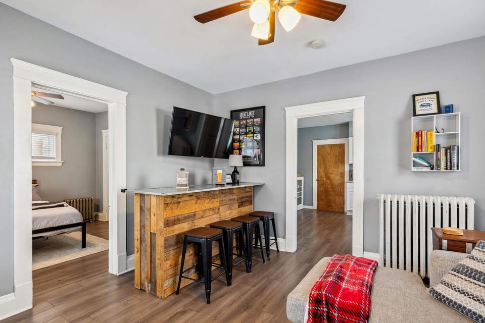 BrewLoft Cleveland - Near Rock Hall & Downtown Apartment in Lakewood