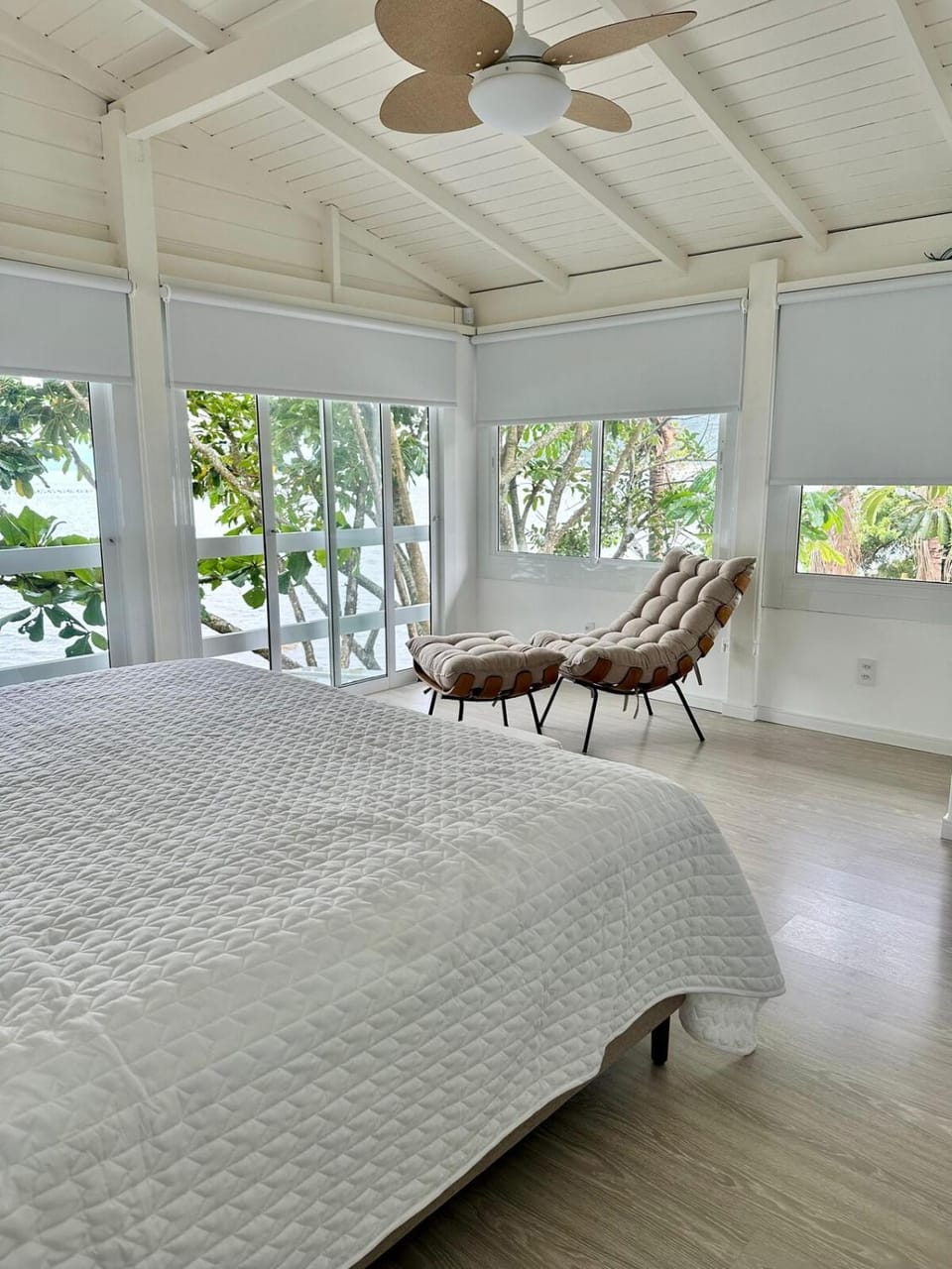 Utupia by the sea Villa in Florianopolis