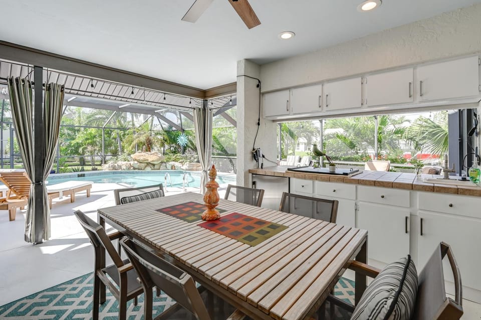Saltwater Pool & Dock: Canal-Front Cape Coral Home House in Cape Coral