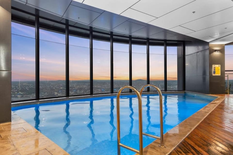 Skytower Apartments - 81st Floor, City & River Views, Free Car Parking Apartment in Kangaroo Point