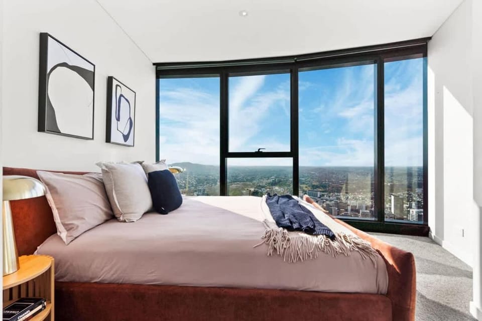 Skytower Apartments - 81st Floor, City & River Views, Free Car Parking Apartment in Kangaroo Point