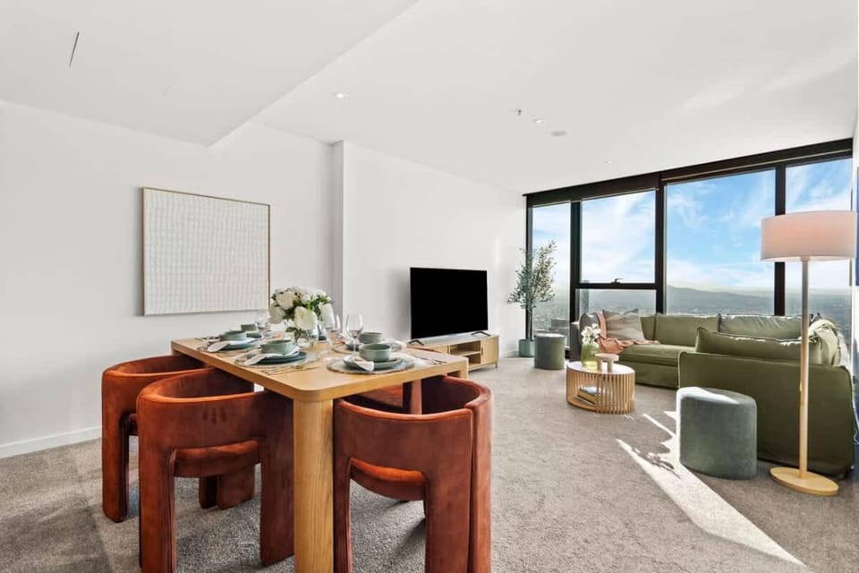 Skytower Apartments - 81st Floor, City & River Views, Free Car Parking Apartment in Kangaroo Point
