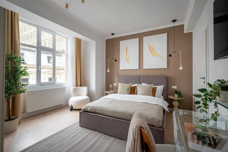 Bed, TV and multimedia, Living room, Photo of the whole room, Seating area, Bedroom