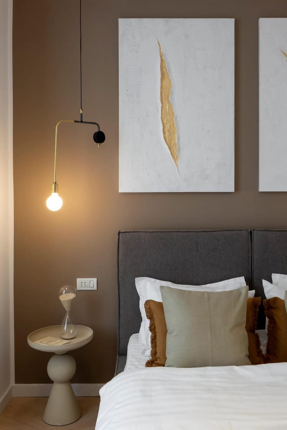 Bed, Photo of the whole room, Decorative detail, Bedroom