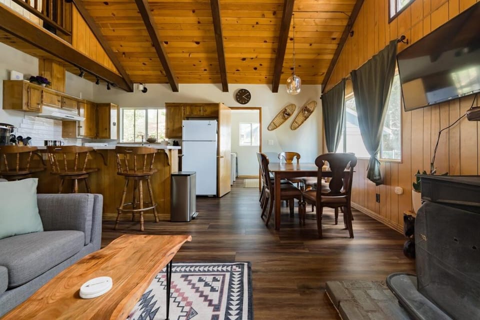 Hidden Pines Cabin - Nearby Snow & Play Cabin in Big Bear