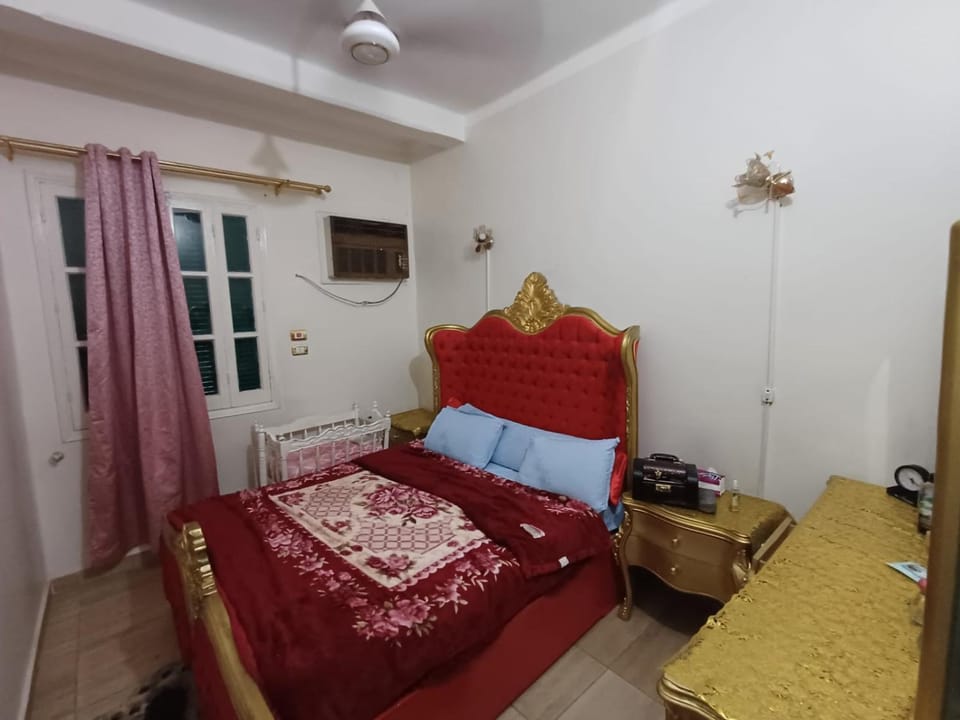 Bed, Photo of the whole room, Bedroom, cot