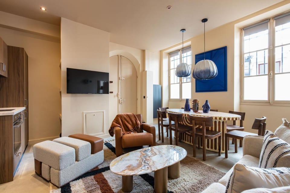 Communal lounge/ TV room, TV and multimedia, Living room, Seating area, Evening entertainment