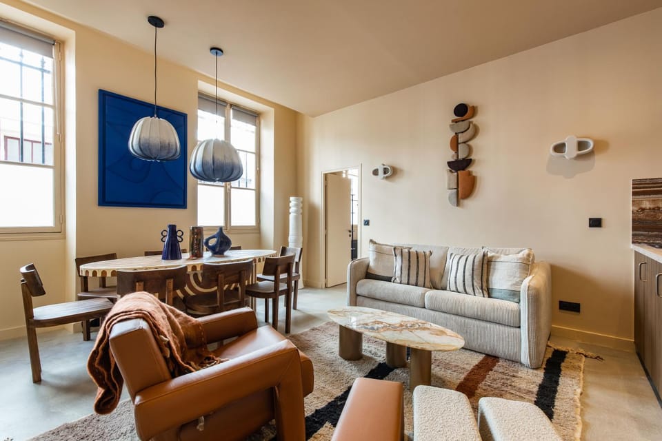 Property building, Facade/entrance, Living room, Seating area, Dining area