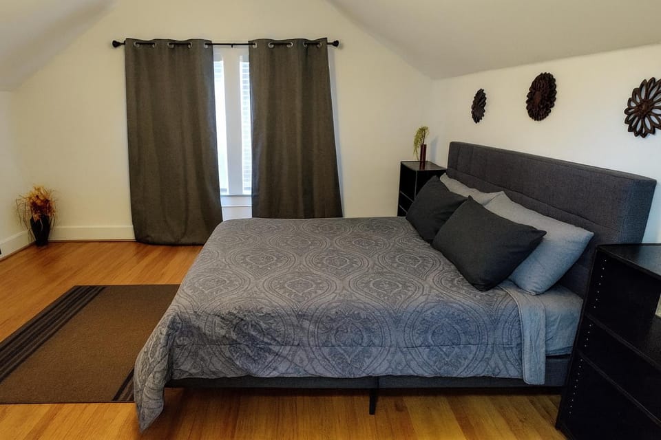Bed, Photo of the whole room, Bedroom