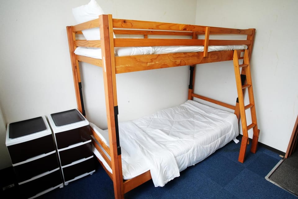 Bedroom, bunk bed