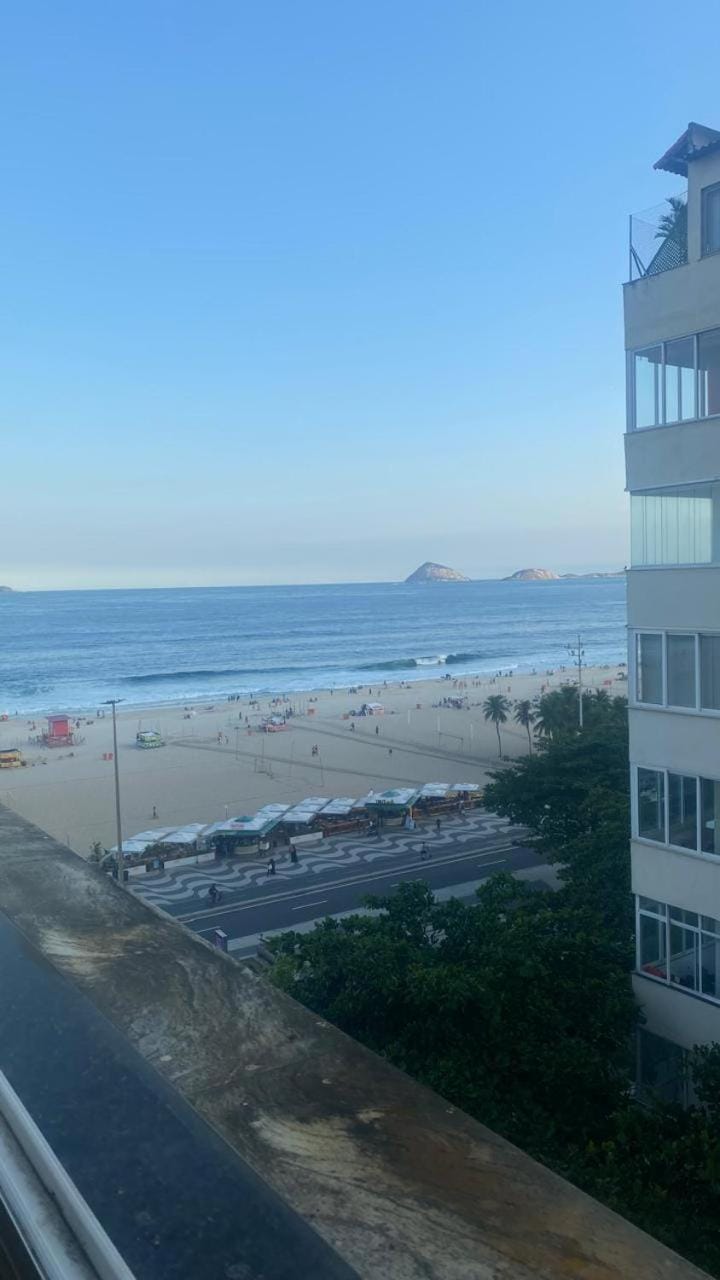Beachfront in Copacabana Apartment in Rio de Janeiro
