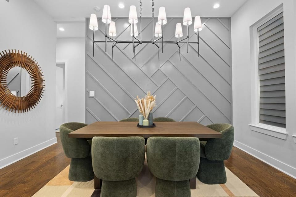 Spacious Sleek Modern Art Deco Gem in Downtown HTX Villa in Houston