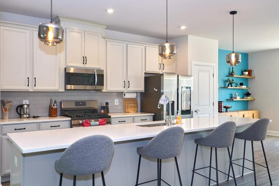 Modern Chic Gateway near DC & Fedex field Villa in Largo