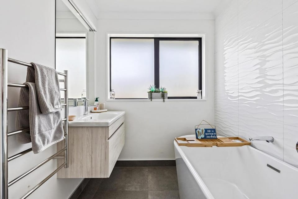 Bathroom, Bath, towels