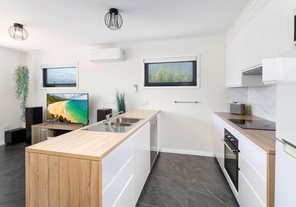 TV and multimedia, Kitchen or kitchenette, oven, pet friendly, stove