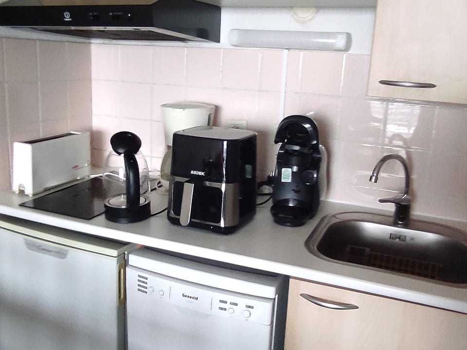 Appartement cosy avec piscine privée et parking à Super-Besse - FR-1-814-163 Apartment in Besse-et-Saint-Anastaise
