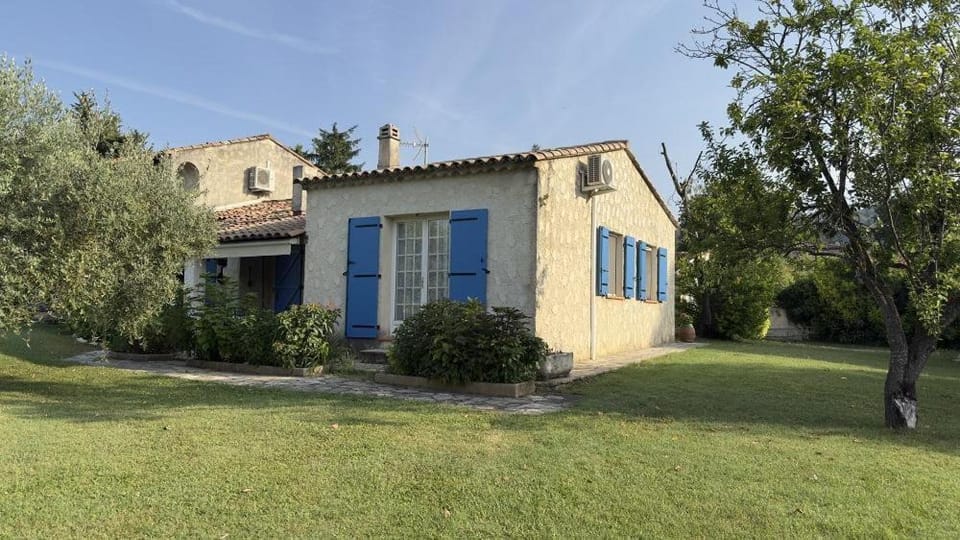 Le cerisier House in Salernes
