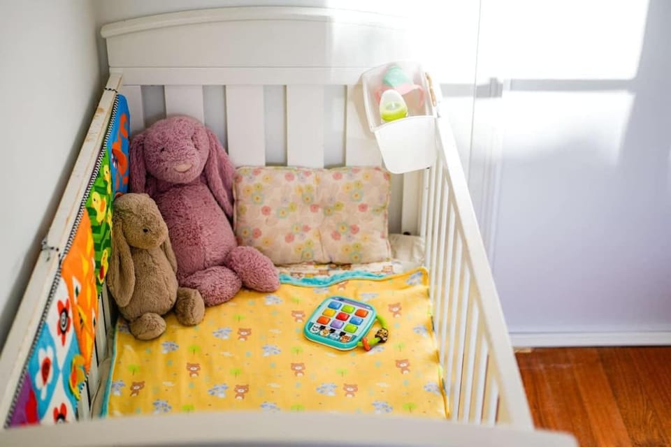 Family-Friendly 2BR Home Near Eastland n BBQ & Toys House in Melbourne
