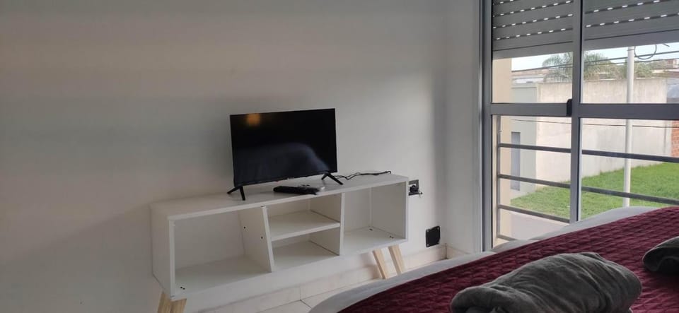 Bed, TV and multimedia, Photo of the whole room, Evening entertainment, Bedroom