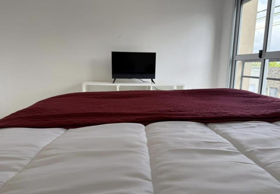 Communal lounge/ TV room, Bed, TV and multimedia, Photo of the whole room, Evening entertainment, Bedroom