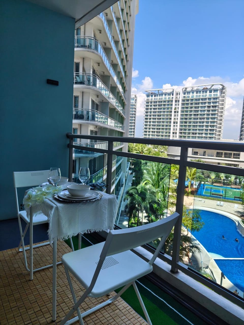 View (from property/room), Balcony/Terrace, Dining area, Pool view, Swimming pool, sunbed