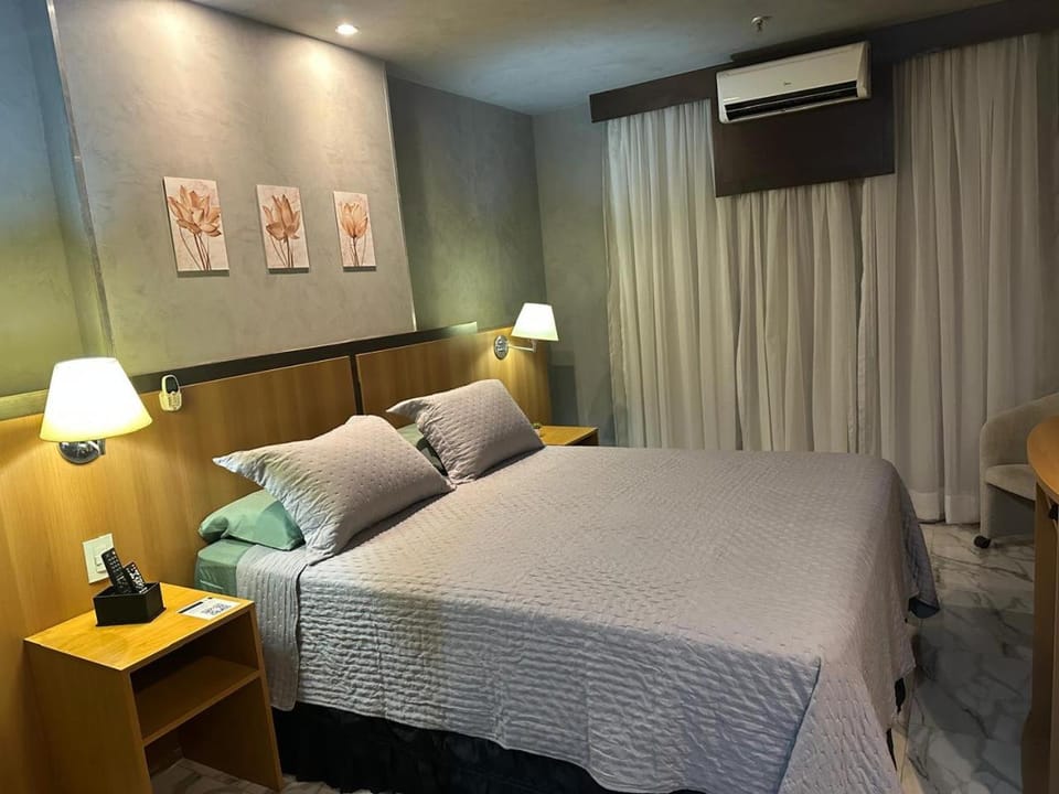 Bed, Photo of the whole room, Bedroom, air conditioner
