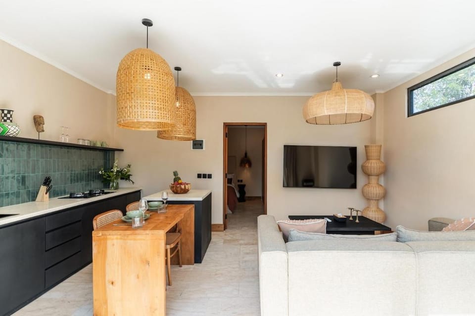 Stylish New Suites with Pool Near Balangan Beach Apartment in Bali