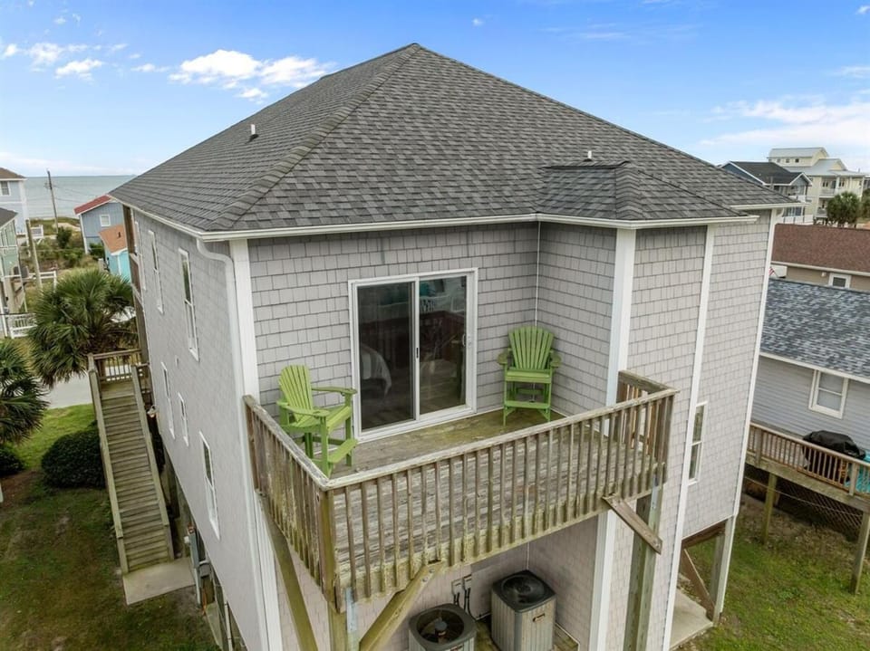 Surfin Turtle- Elevator, Views, Pet-Friendly Apartment in Surf City