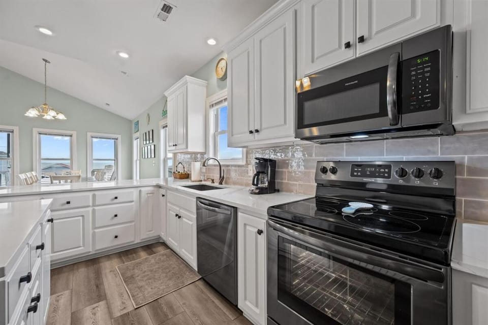 Surfin Turtle- Elevator, Views, Pet-Friendly Apartment in Surf City