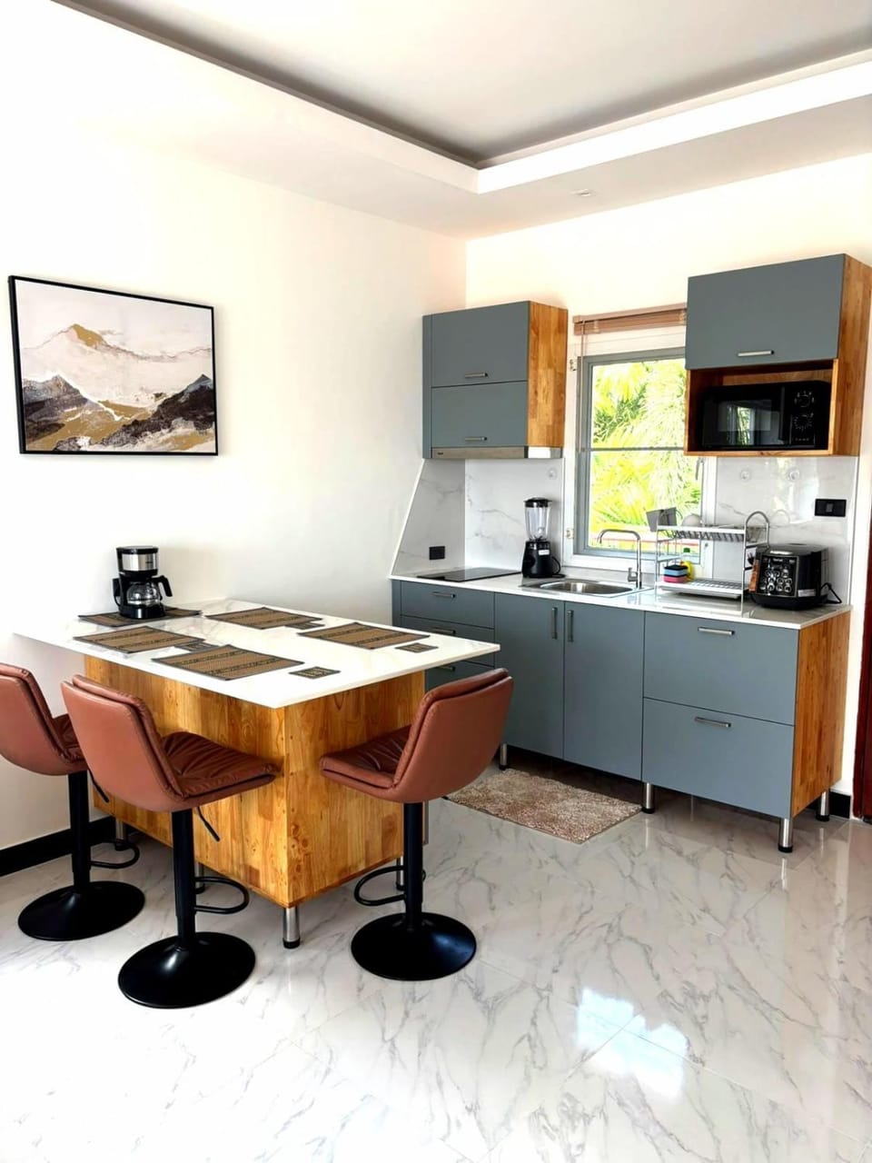 Kitchen or kitchenette, Dining area