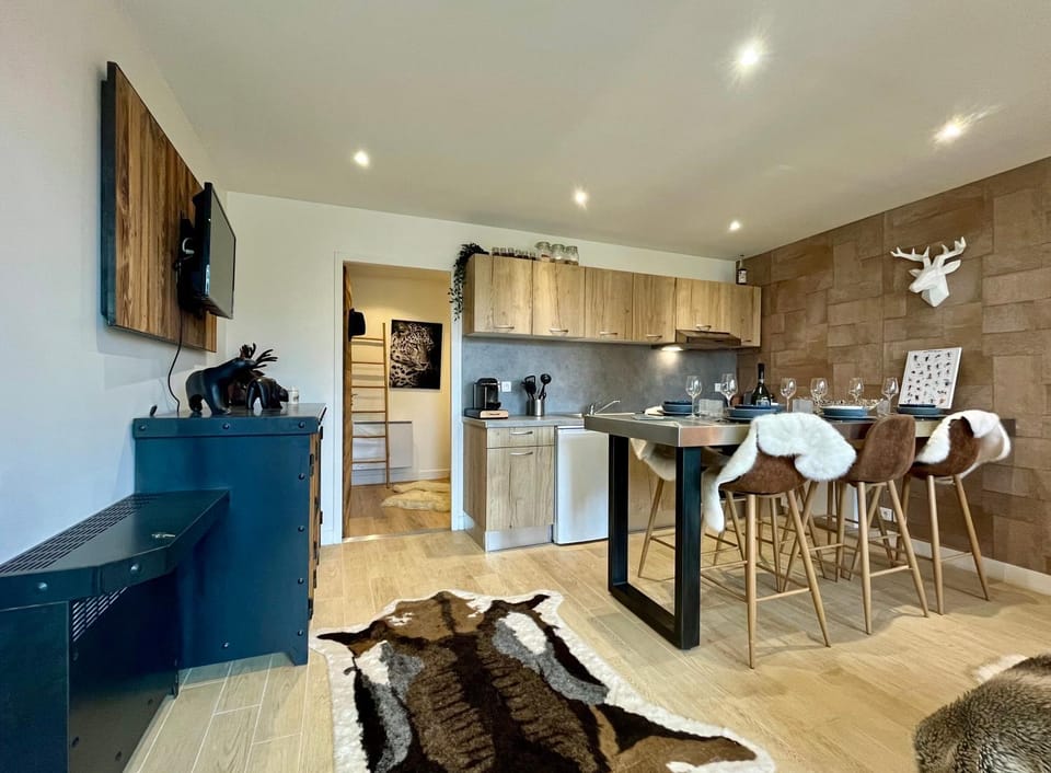 Kitchen or kitchenette, Living room, Dining area