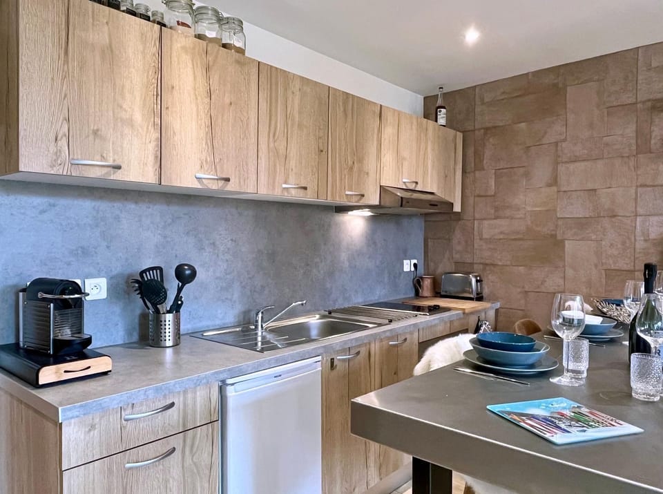 Kitchen or kitchenette